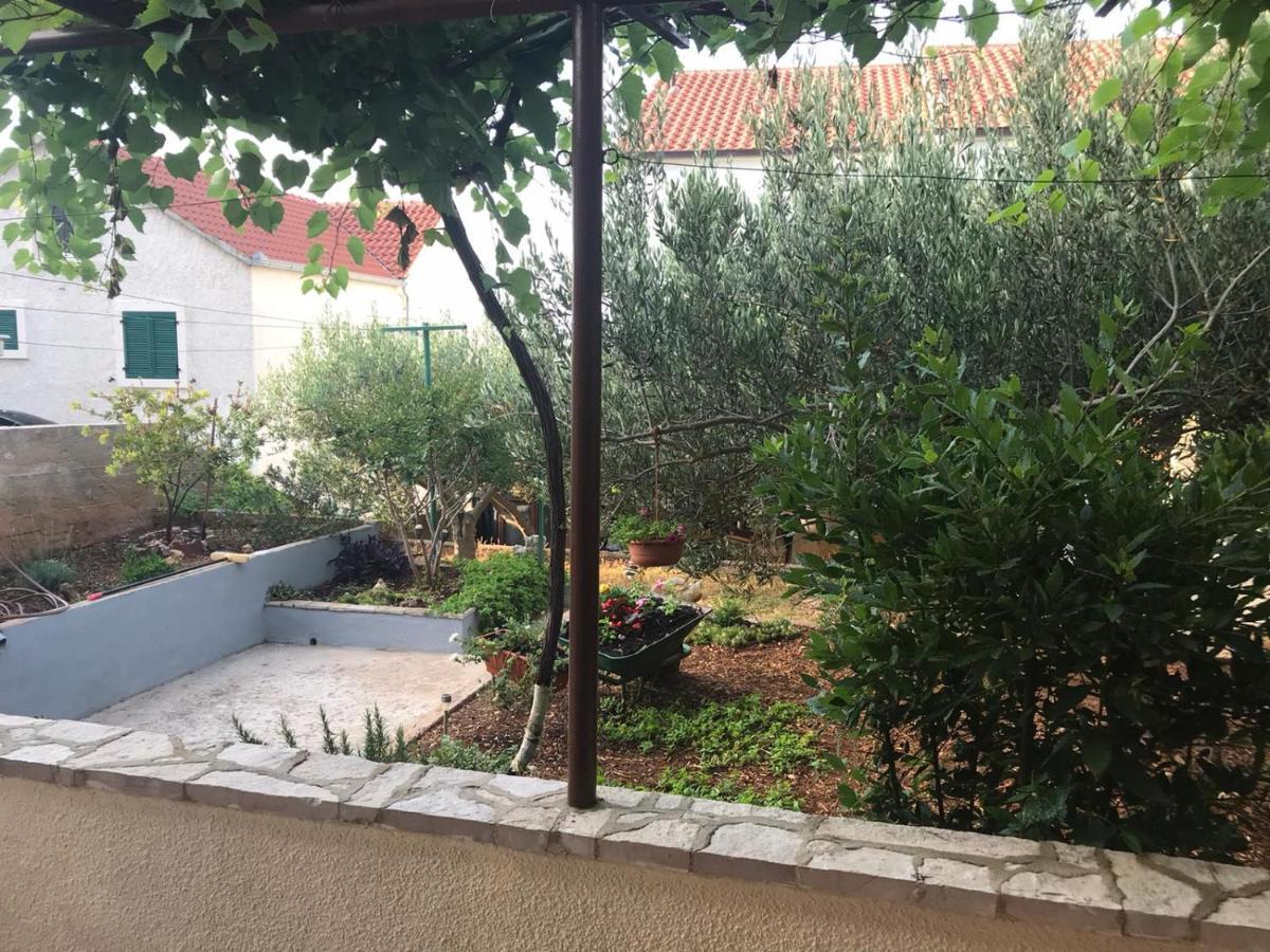 Apartmani Katarina Bol Exterior foto