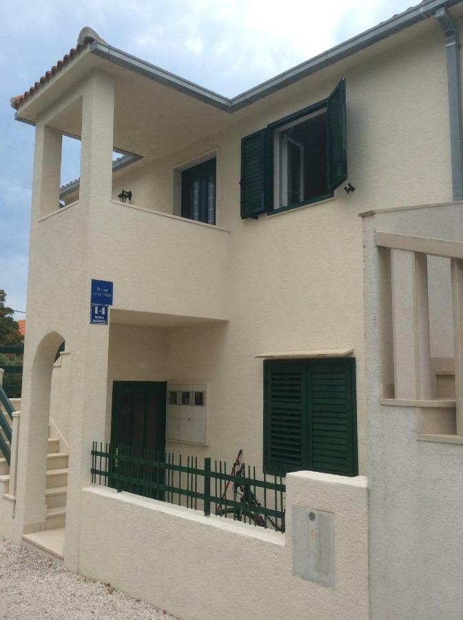 Apartmani Katarina Bol Exterior foto